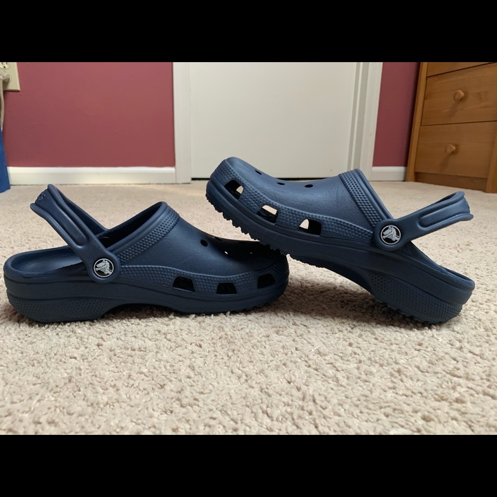 Crocs size 6